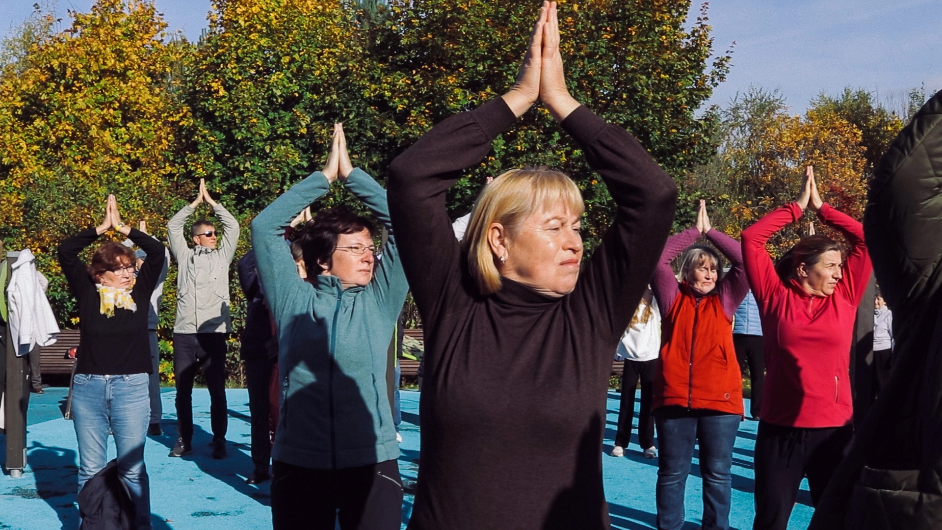 Гимнастика для шеи доктора Шишонина на свежем воздухе