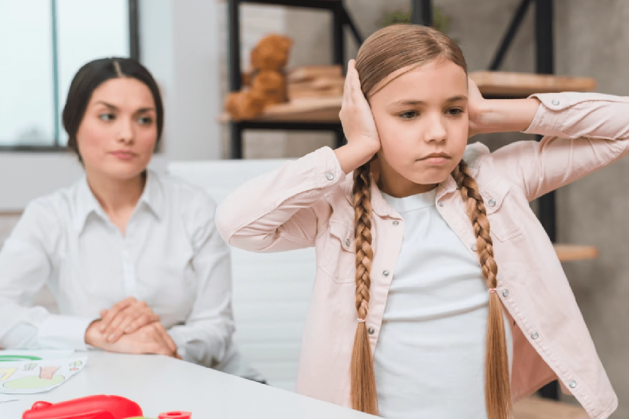 Фото ребёнка с СДВГ, который не слушается родителей