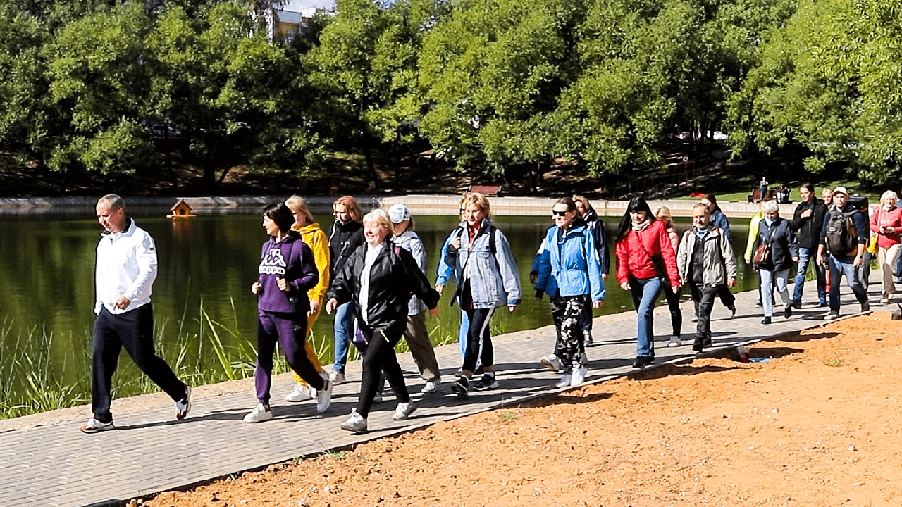Фото  с оздоровительно-профилактической прогулки с доктором Шишониным