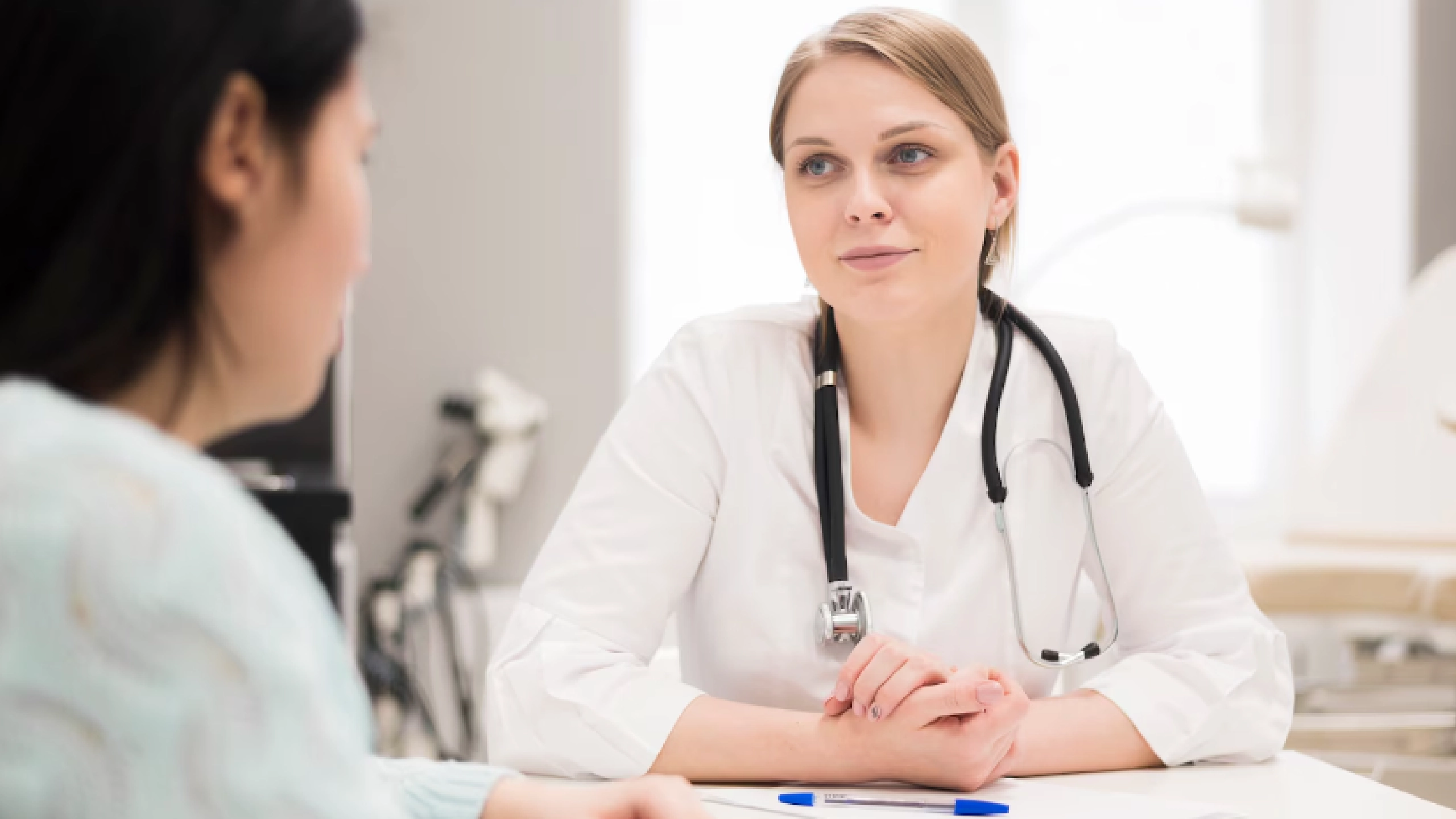 Пациент на приёме у терапевта