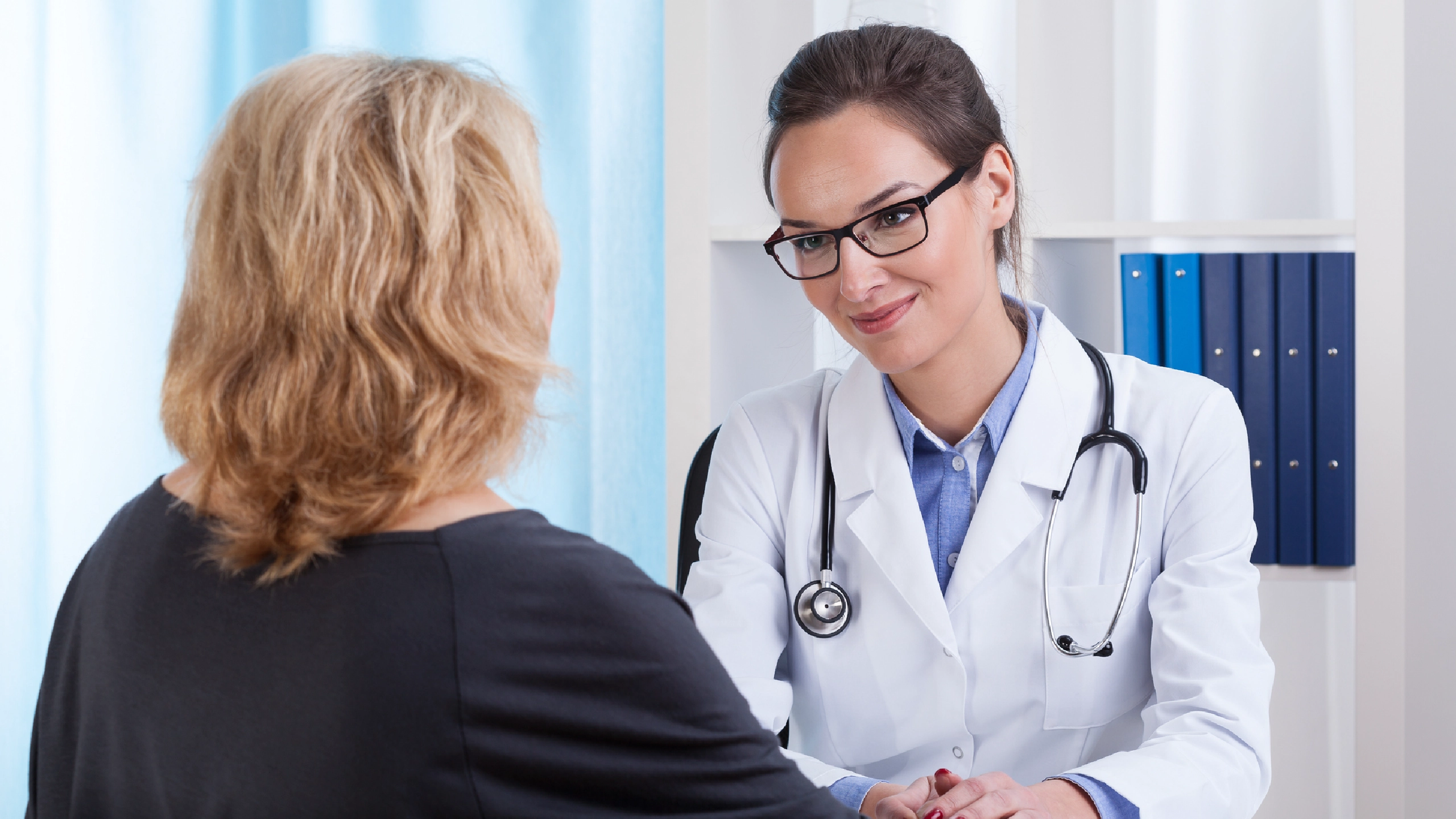 Приём врача в клинике