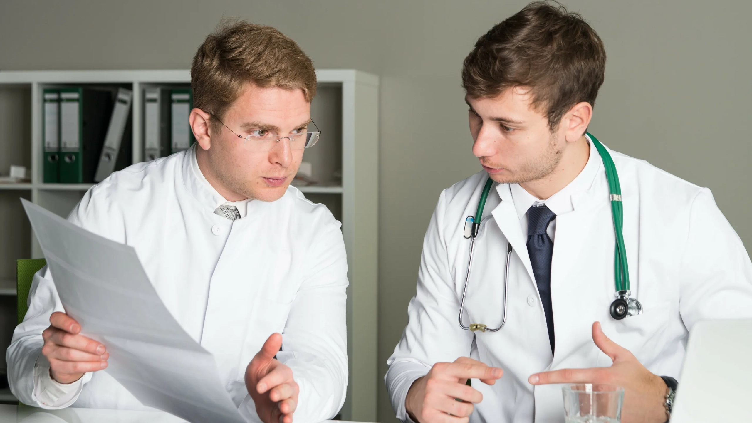 Врачи обсуждают проблему пациента