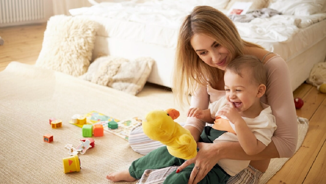 Родители занимаются с ребёнком