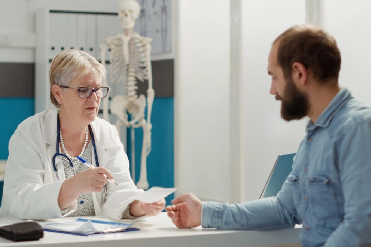 Приём врача в клинике