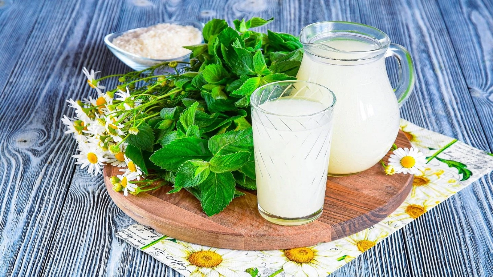 Рисовый квас в стакане