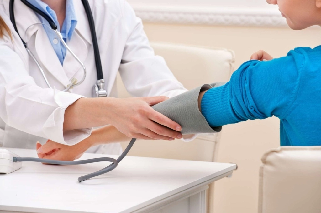 Измерение давления пациенту