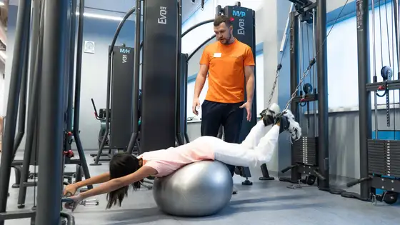 Фото занятий с инструктором ЛФК Е. В. Козырем