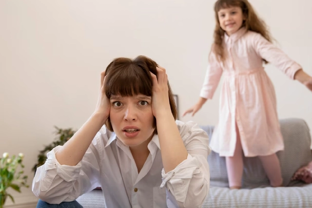 Изображение родителей испытывающих регулярный стресс из-за ребёнка с РАС