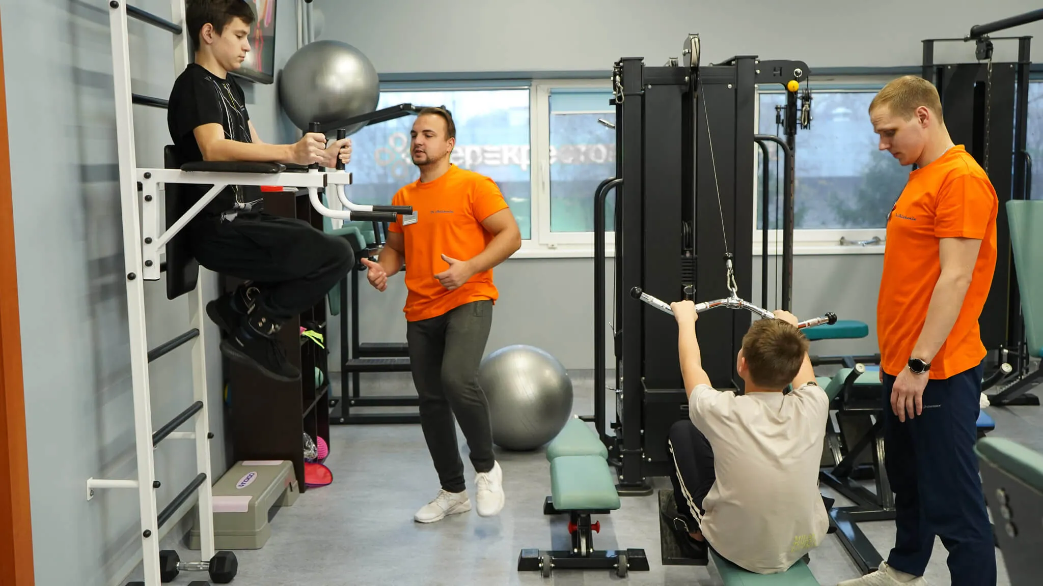 Фото занятий на тренажерах с инструктором Занятия на тренажерах с инструктором